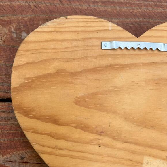 Vintage 80s Wooden Heart Wall Plaque “Home Is Where You Hang Your Heart” Sign - Picture 15 of 15